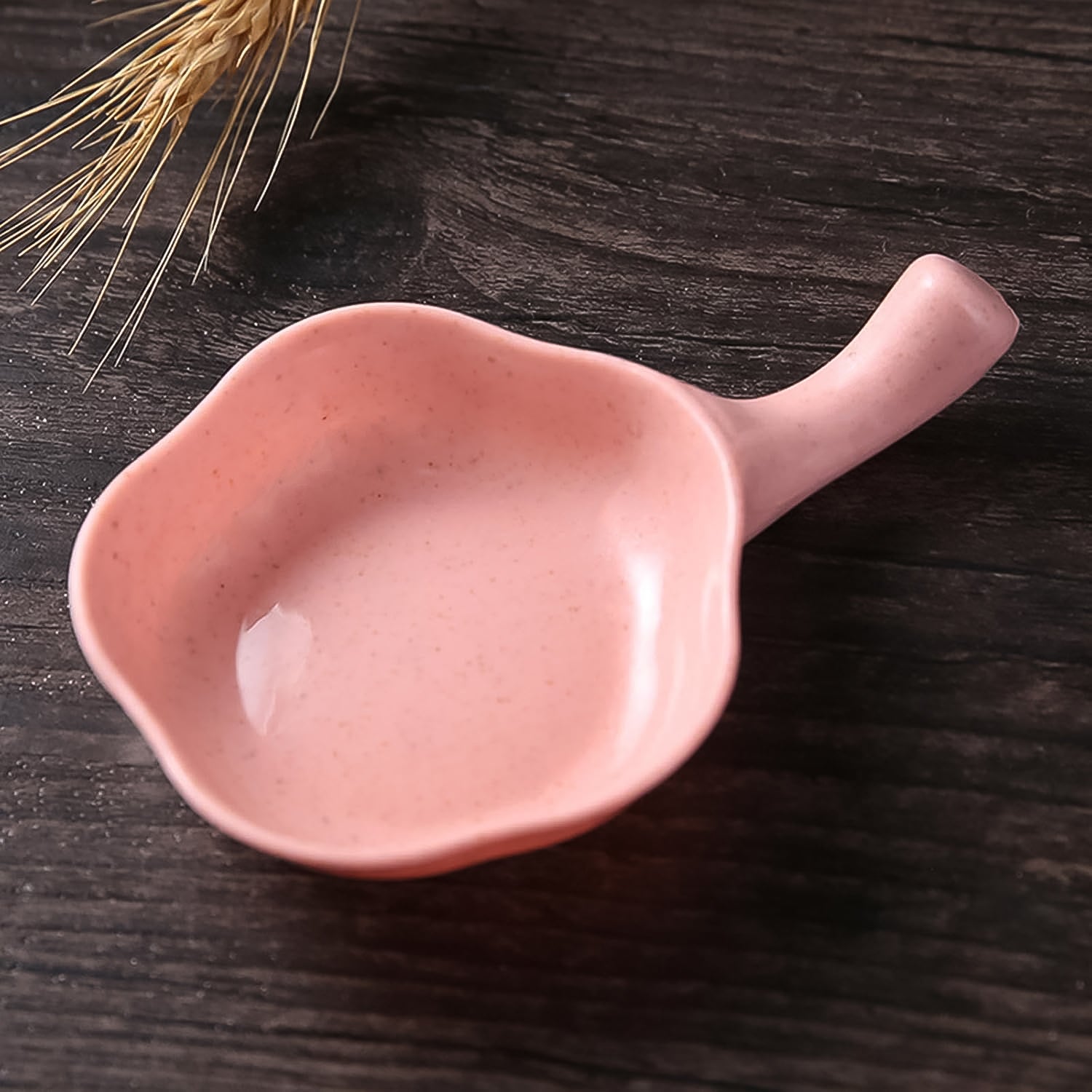 Mini Flower-shaped Sauce Dish With Handle Mini Flower-shaped Sauce Dish With Handle
